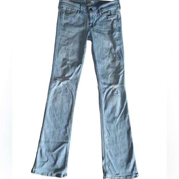 HOLISTER Low Rise Boot Cut Mild Distress Light Wash Jeans Junior Size 5R - 27x33 - Picture 1 of 10